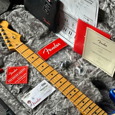 2019 Fender American Ultra Stratocaster Cobra Blue Excellent & Complete image 4