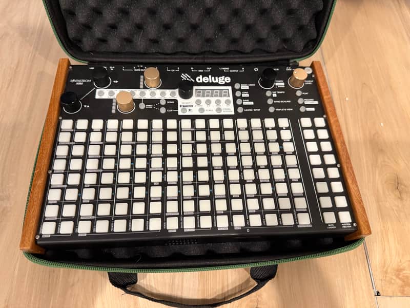 Synthstrom Audible Deluge 64-Voice Desktop Synthesizer with Numeric Display 2016 - 2022 - Black image 1