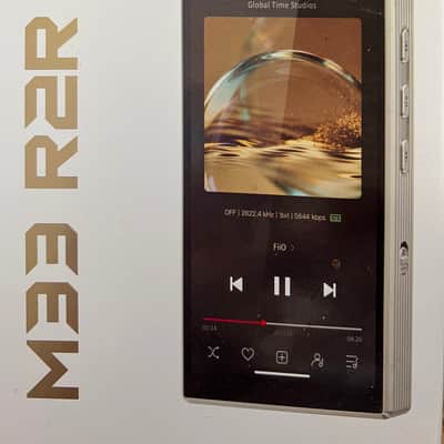 FiiO M33 R2R Portable HiFi Music Player, Snapdragon 680, 8GB RAM + 128GB Storage, True R2R DAC, XMOS XU316 USB Audio, 1100mW Balanced Output, AUTO EQ, 5.5” Full HD Display (Vintage Gold) image 1