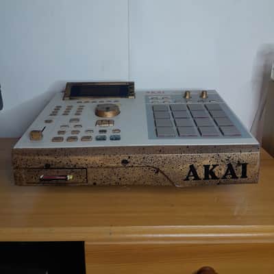 Akai MPC2000XL MIDI Production Center - 32MB RAM, 8-Outs, CF Reader image 5