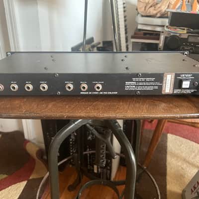 Digitech RDS 1900 digital delay, flange, chorus, echo unit with rack mount bolts and washers. image 5