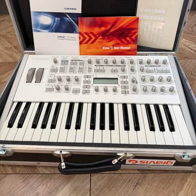 Access Virus TI Polar 37-Key Digital Synthesizer 2005 - White