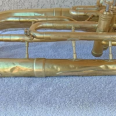 Reynolds Emperor baritone horn with mouthpiece and gig bag image 4