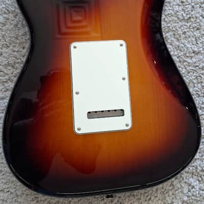 Mint Fender Player II Stratocaster, Rosewood Fingerboard, 3 Color Sunburst - MIM image 4