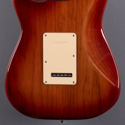 American Professional II Stratocaster – Sienna Sunburst w/Maple image 5