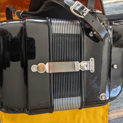 Guerrini Accordion With Hard Case 626 image 7