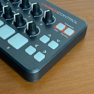 Immagine Novation Launch Control MIDI DAW Controller 2013 - Black - 3