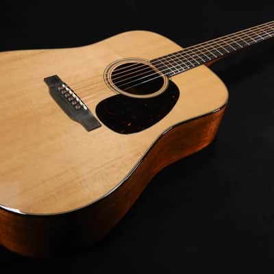 Martin D-18 Modern Deluxe Sitka Spruce VTS Top, Mahogany Back & Sides, Vintage Deluxe Neck, Gloss Finish with Hardshell Gig Case 853 image 3
