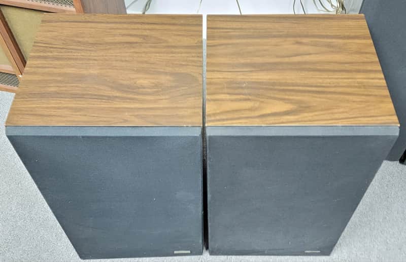 (2) Pioneer Aria 70 3-Way Speakers