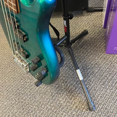 Series 10 4 String Bass - Emerald metallic image 6