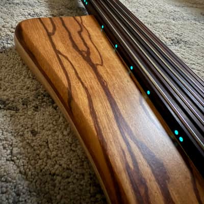 MG Bass Extreman Fretless 5 - Bartolini pickup Macassar ebony fingerboard image 6