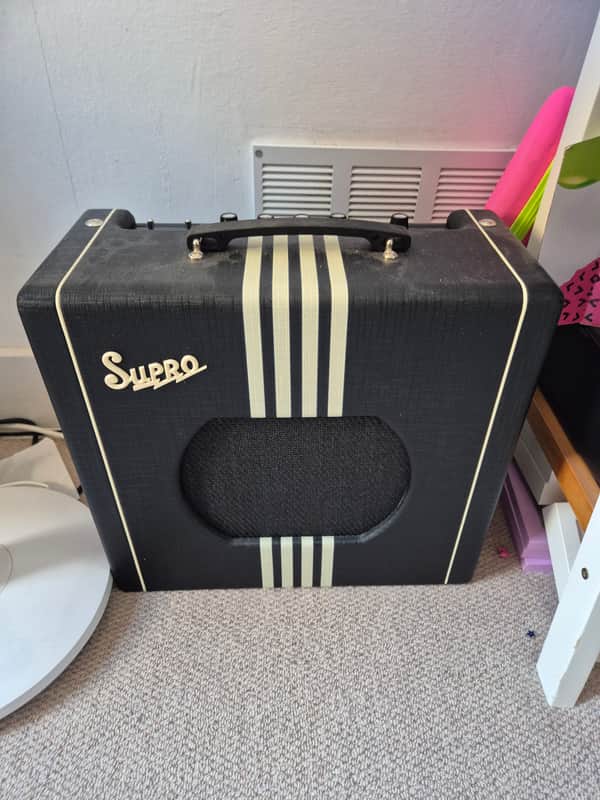 Supro 1820R Delta King 10 5-Watt 1x10" Guitar Combo 2021 - Present - White / White Stripes image 1