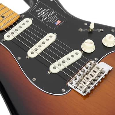 Fender American Professional Classic Stratocaster - 3-Color Sunburst image 8