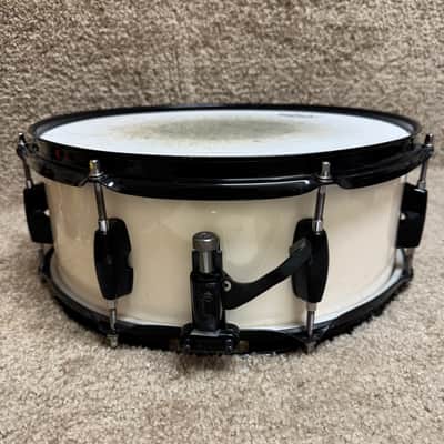 Pearl Forum Snare Drum Off White w/ Black Hardware 14x5.5" image 5
