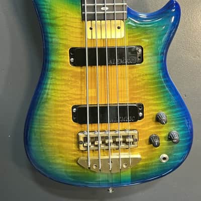 Alembic Essence 5 string image 2
