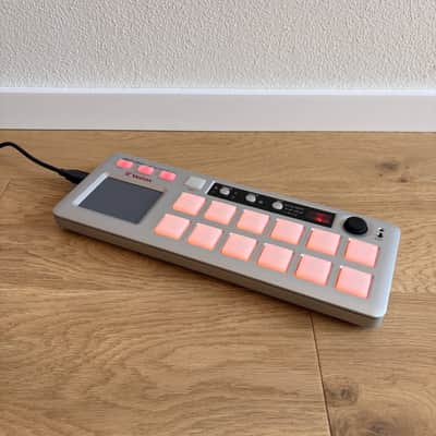 Immagine Vestax PAD-One USB Midi Controller with original box, packaging and cables! Like New! - 5