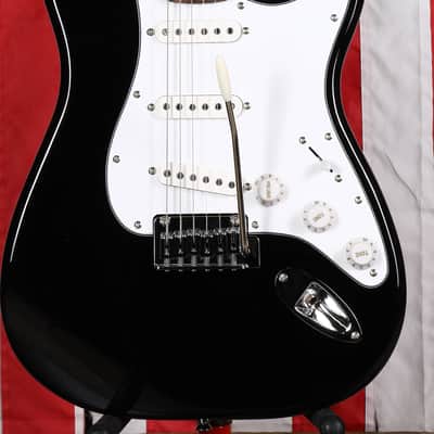 Squier Affinity Stratocaster Pack with Mustang Micro Amp - Black image 3
