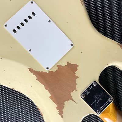 Fender Custom Shop 1967 Stratocaster, Heavy Relic- Aged Vintage White image 8