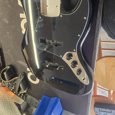 Squier 5 string Jazz Bass body 70's partially loaded 2020's - Black image 2