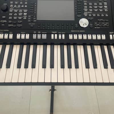 Yamaha PSR-S975 61-Key Arranger Workstation 2010s - Black image 3