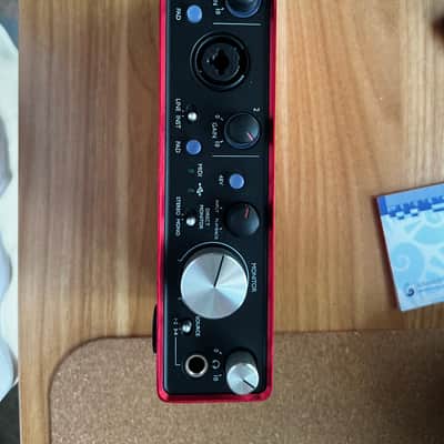 Focusrite Scarlett 2i4 2nd Gen USB Audio Interface 2016 - 2018 - Red / Black image 3