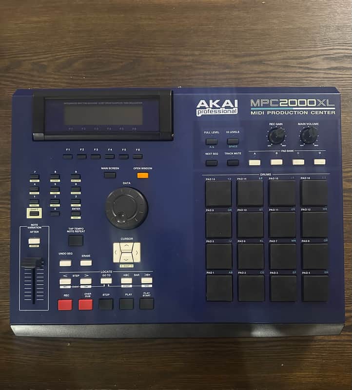 Akai MPC2000XL MIDI Production Center 2000 - 2005 - Grey image 1