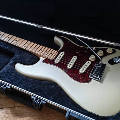 Fender American Deluxe Stratocaster 2011 - Olympic Pearl image 1