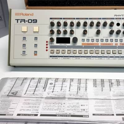 Roland TR-09 Rhythm Composer 2017 - Present - White -Grey image 11