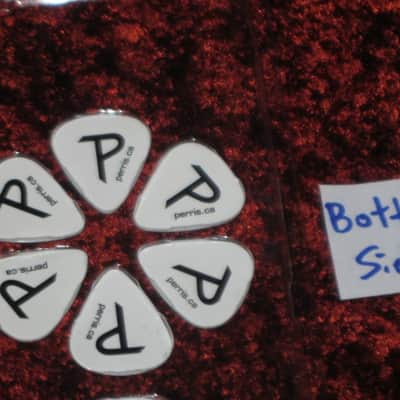 new in package (old stock) Perri's Leather Ltd. / Perri's LP12-EMO5 emoji Guitar Picks - Med Gauge - Celluloid Plastic, 351 shape - but slightly curved (LP12EMO5) image 8