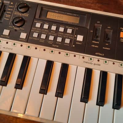 Casio MT-70 Casiotone 49-Key Synthesizer 1982 - 1984 - White / Black image 3
