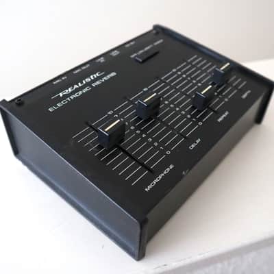 Realistic 32-1110 Desktop Electronic Reverb / Delay 1982 - 1989 - Black image 4