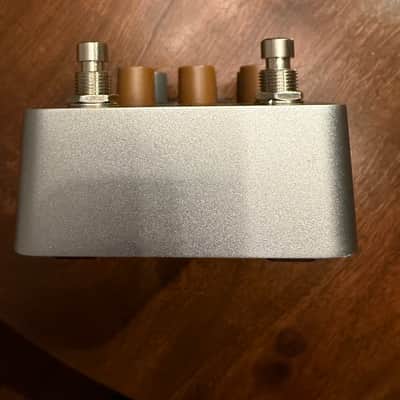 Universal Audio OX Stomp Dynamic Speaker Emulator 2023 - Present - Silver image 6