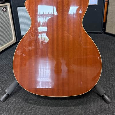 Fender acoustic Bass "Kingman" shaded edge burst finish with soft case image 4