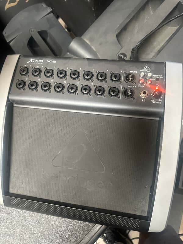 Behringer Xair x18 digital mixer image 1