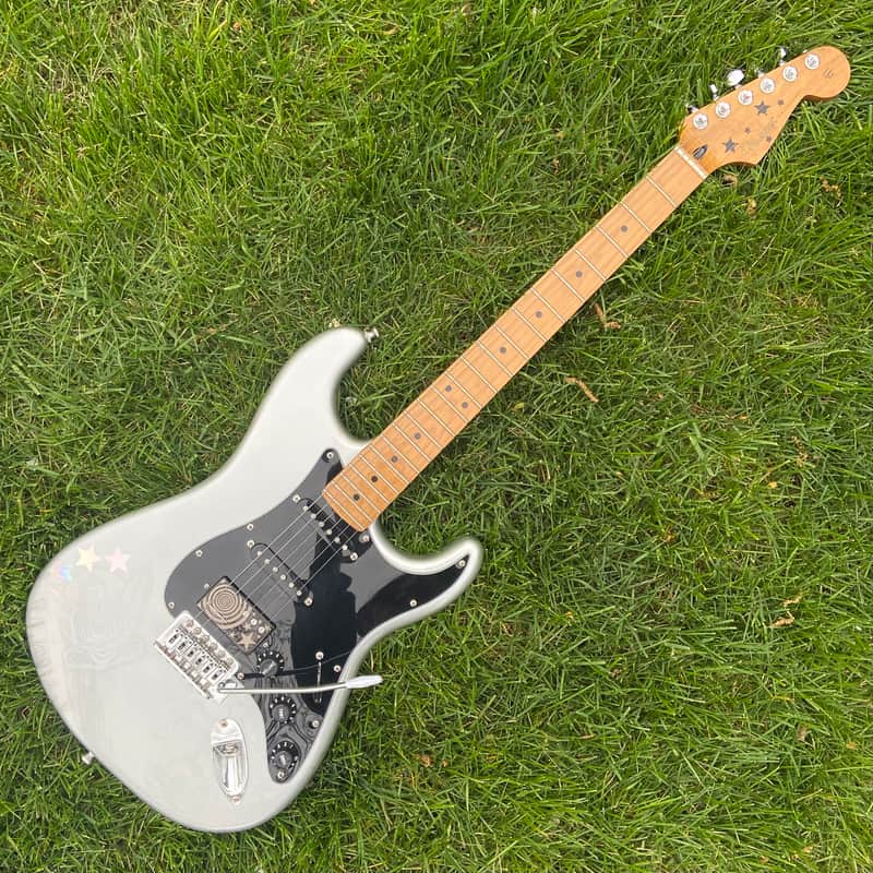 Fender Player Stratocaster - HSS - Billy Corgan Z-One - 2020 - Silver - Maple Fretboard - MIM