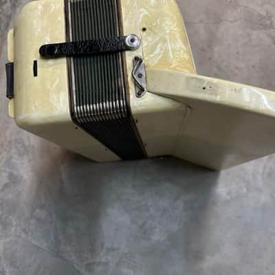 Hohner Verdi IIIM - Cream image 3