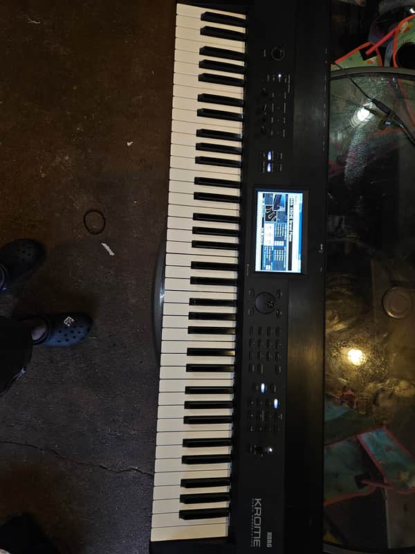Korg KROME 73-Key Synthesizer Workstation 2010s - Black image 1