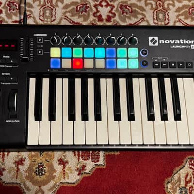 Novation Launchkey 25 MKII MIDI Keyboard Controller 2015 - 2020 - Black