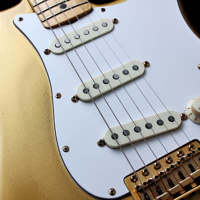 FENDER USA LTD " The Gold Stratocaster" "Gold + Maple" (1981) image 7