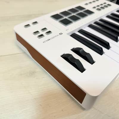 Arturia KeyLab Essential 49 MK3 USB MIDI Controller Keyboard White 2023 image 7
