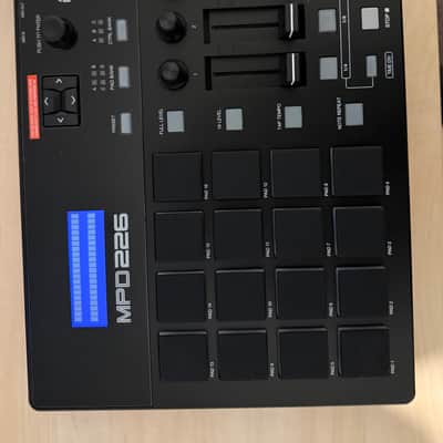 Akai MPD226 2015 - Present - Black image 7