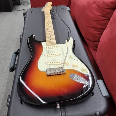 Fender American Professional Stratocaster with Maple Fretboard with Case 2020 - 3-Color Sunburst image 10
