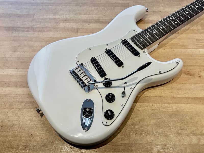 Squier Deluxe Hot Rails Stratocaster | Reverb UK