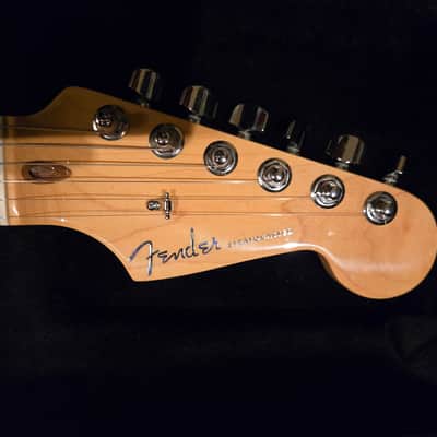 Fender American Deluxe Stratocaster with Maple Fretboard 2011 - 2015 - 3-Color Sunburst image 5