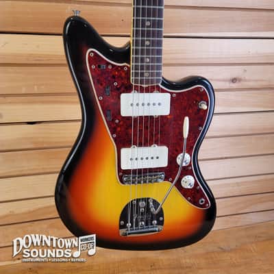 1966 Fender Jazzmaster with Fender OHSC - 3-Tone Sunburst, 8lbs image 1