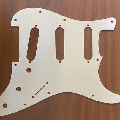 Fender 099-2139-000 Standard Stratocaster 11-Hole Pickguard 1-Ply 2010s - Gold Anodized image 2