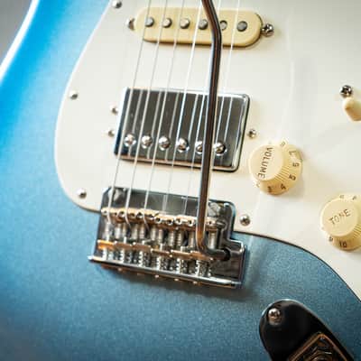 Fender Limited Edition American Showcase Stratocaster HSS 2021 - Sky Burst Metallic image 7