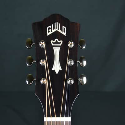 Guild OM-140CE ORCHESTRA ACOUSTIC ELECTRIC WITH SOFT CASE - Antique Burst image 6
