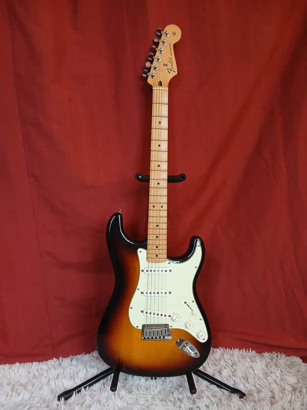 Fender Stratocaster – 2008 – Sunburst – Made in Mexico – Maple Neck – With Gig Bag image 1