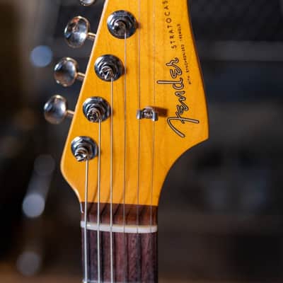 Fender Michael Landau Coma Stratocaster - Coma Red with Vintage-Style Navy Blue Hardshell Case - Demo image 16